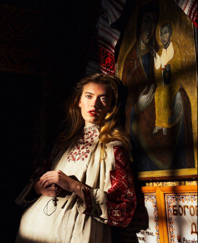 «Маланка» с участием Джулии Пелипас, Кристины Лисовенко и Виты Филоненко на фото Elizaveta Porodina, Vogue Ukraine, Январь, 2017 год 