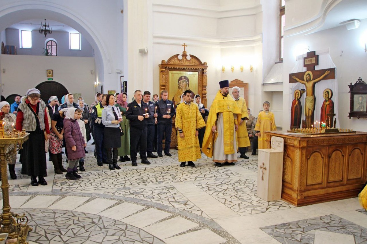    В храмах Югры состоялись панихиды в память о погибших в автоавариях