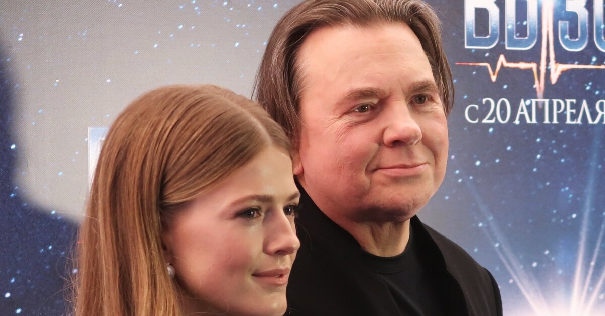 Я специально беру фото, где актриса крупным планом. Фото Яндекс.Картинки. 