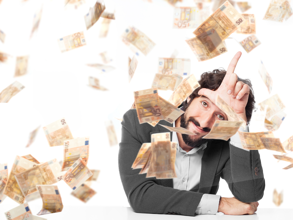 Мания брать кредиты - может быть признаком не просто финансовой неграмотности, а серьезных психологических проблем.