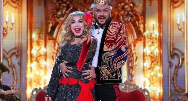    Певец Филипп Киркоров и певица Маша Распутина участвуют в съемке новогоднего огонька на Первом канале, 2022 год / РИА «Новости»