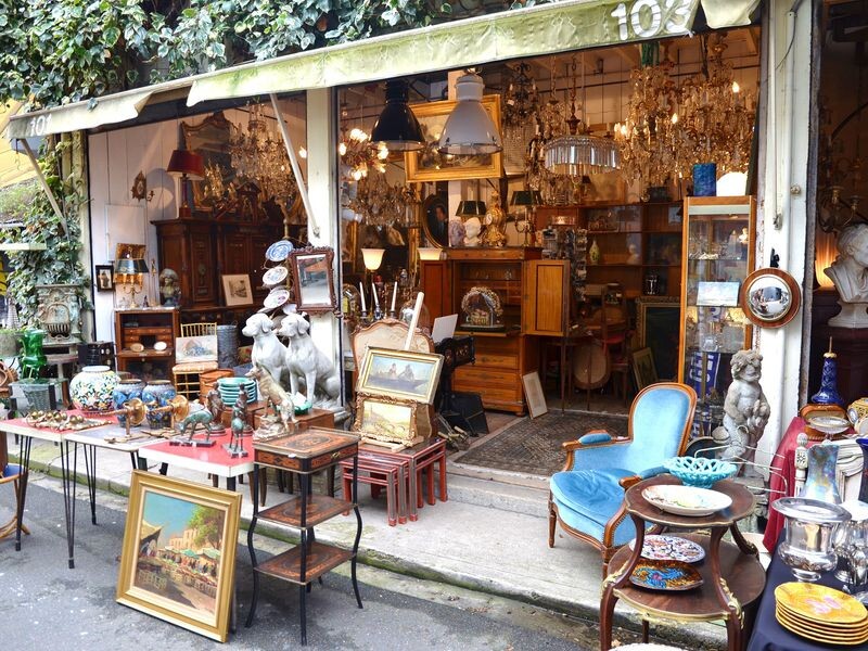 Типичная антикварная лавка в Париже Фото из сети