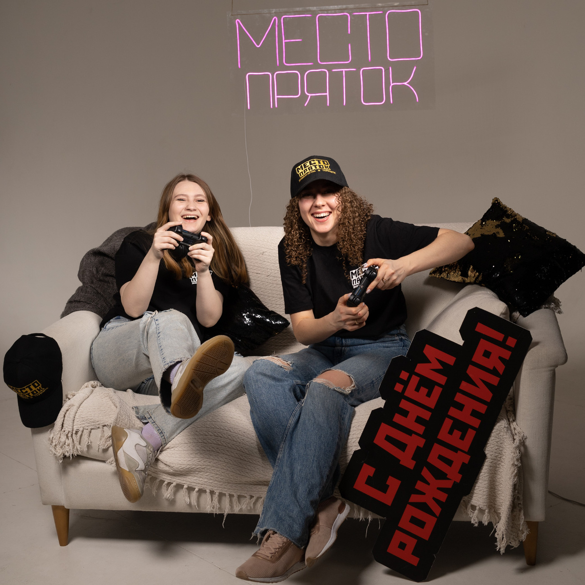 Квест место пряток. Квест место пряток. Место пряток экшн-игра в темноте. Прятки в темноте москва квест. Квест в нижнем новгороде лабиринт в темноте.