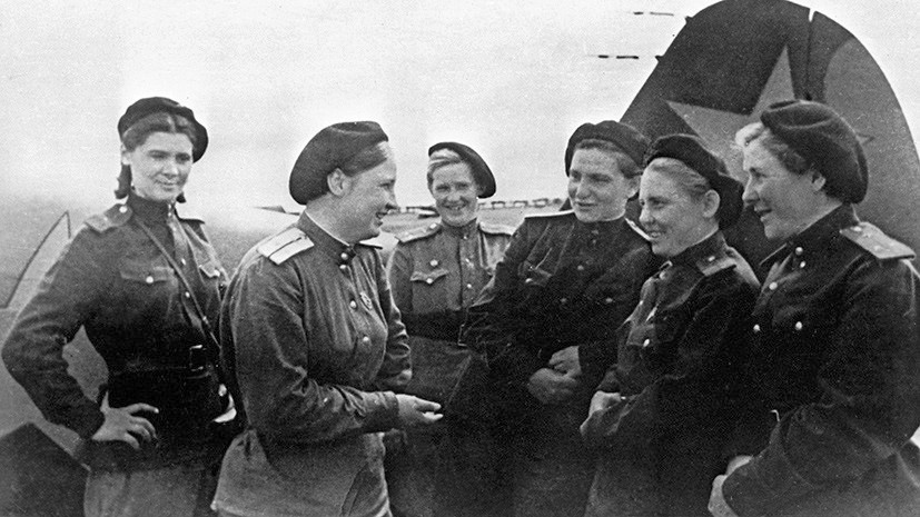 На снимке Столярова — вторая справа