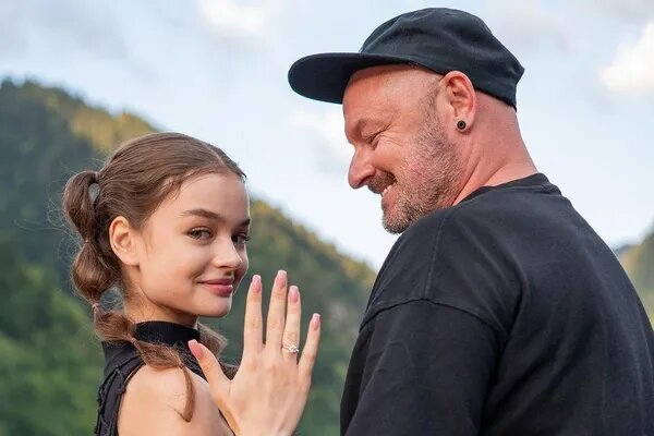     Режиссер Марк Горобец женится на 18-летней актрисе фильма «Тур с Иванушками»