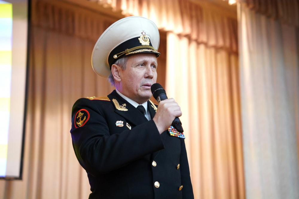    Школьники Сургутского района познакомились с полковником морской пехоты