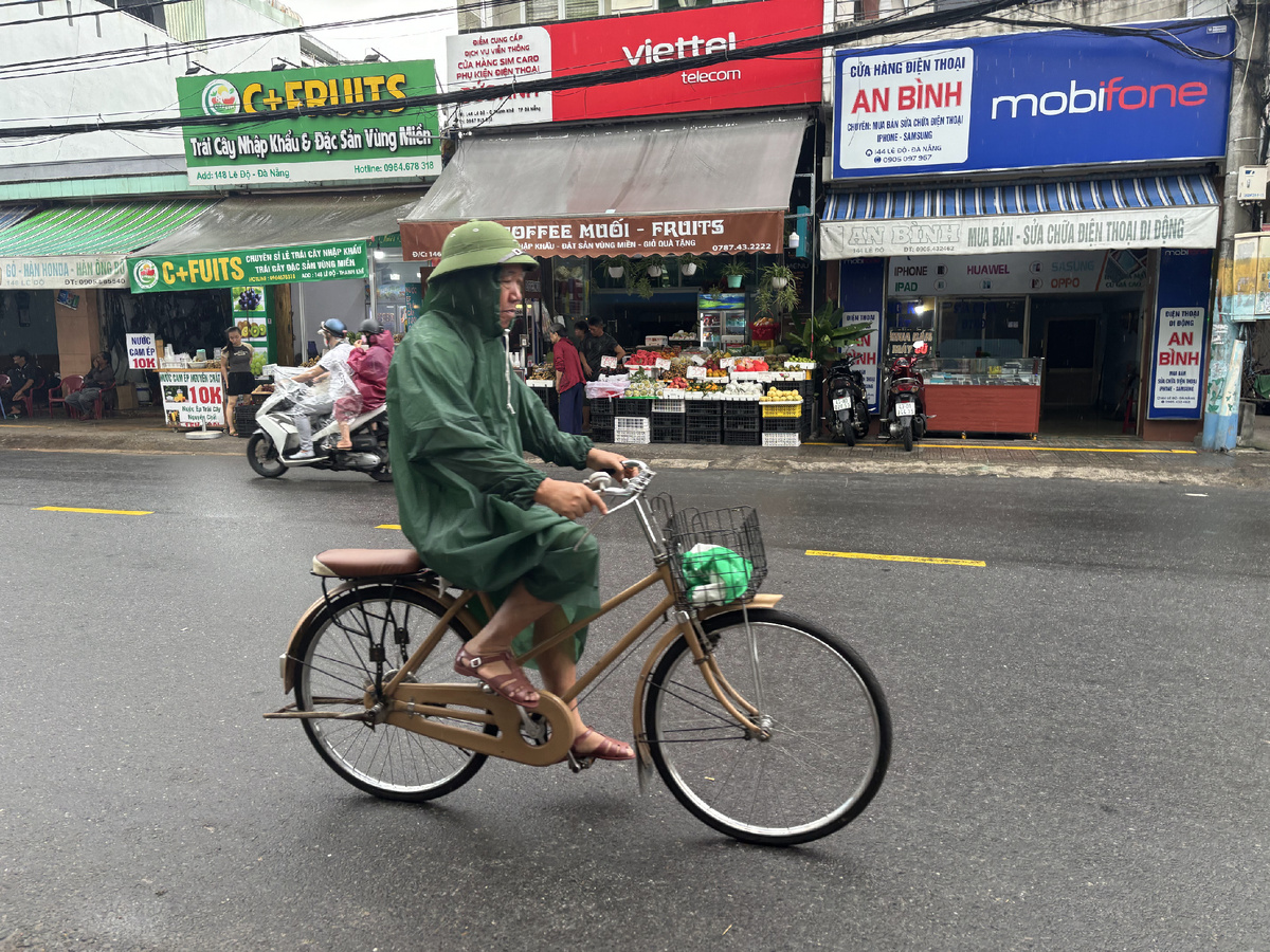 Случайный житель едет куда-то.