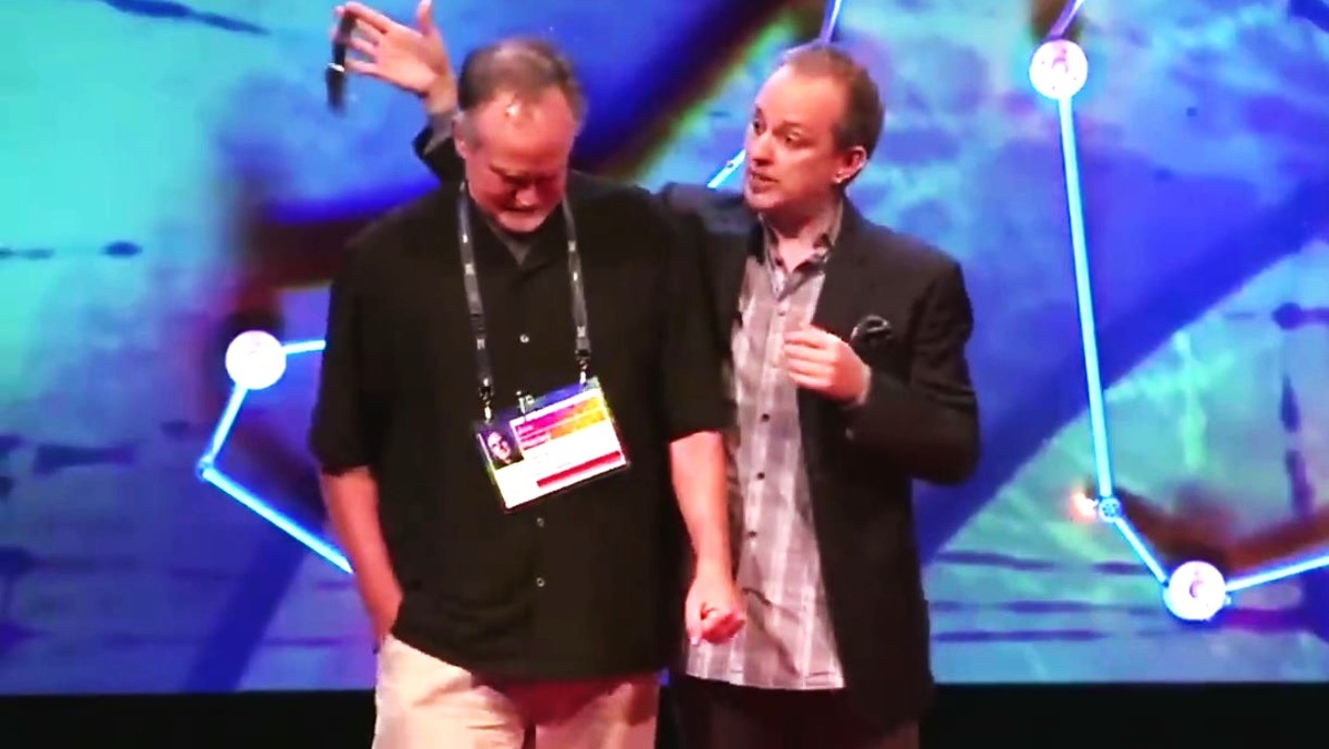 Манипуляции с отвлечением внимания