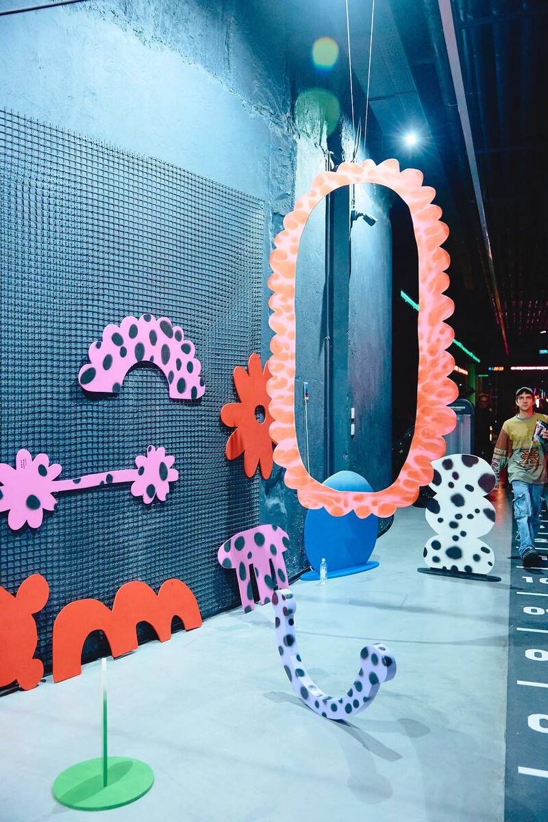    Спортзалы, книжные и бары: неочевидные места, в которых можно найти искусство (фото 6)