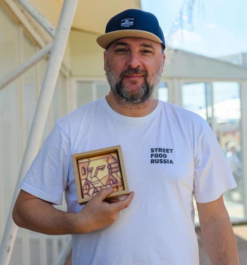 Александр Исаев, ведущий эксперт по уличной еде в России.