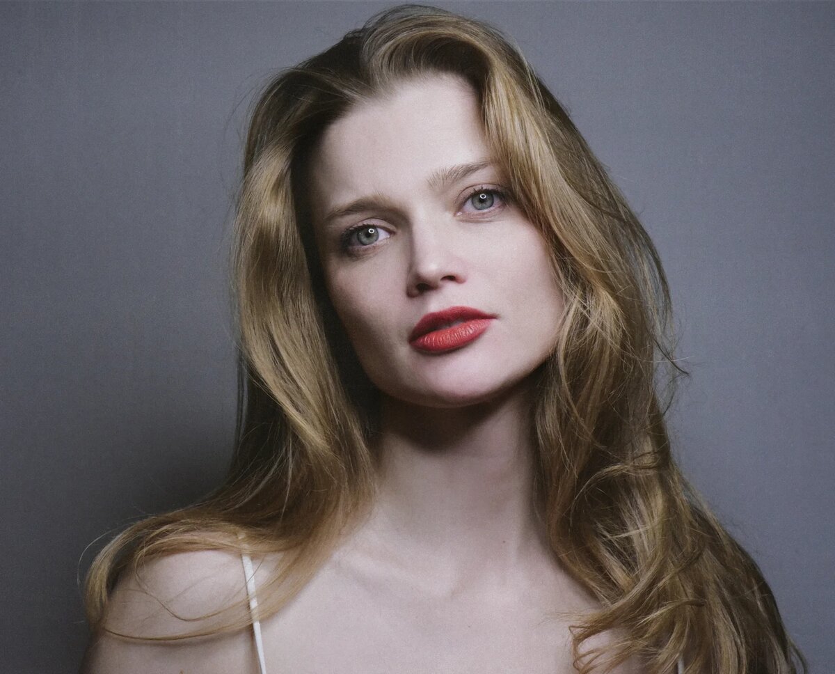 «Муж советует, как сыграть в постельной сцене»: звезда «СашиТани» о ревности супруга