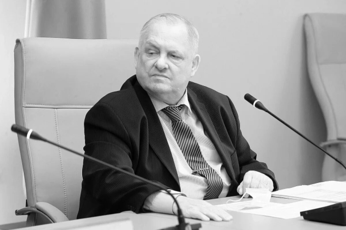    Страшников был депутатом второго и третьего созывов регионального парламента.