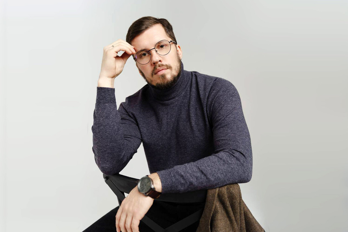     «Звездой, конечно, я никакой не стал»: актер Сергей Канаев – о роли в сериале «Праздники» на ТНТ