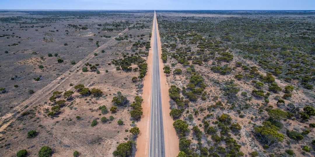 Самая длинная абсолютно прямая дорога в мире