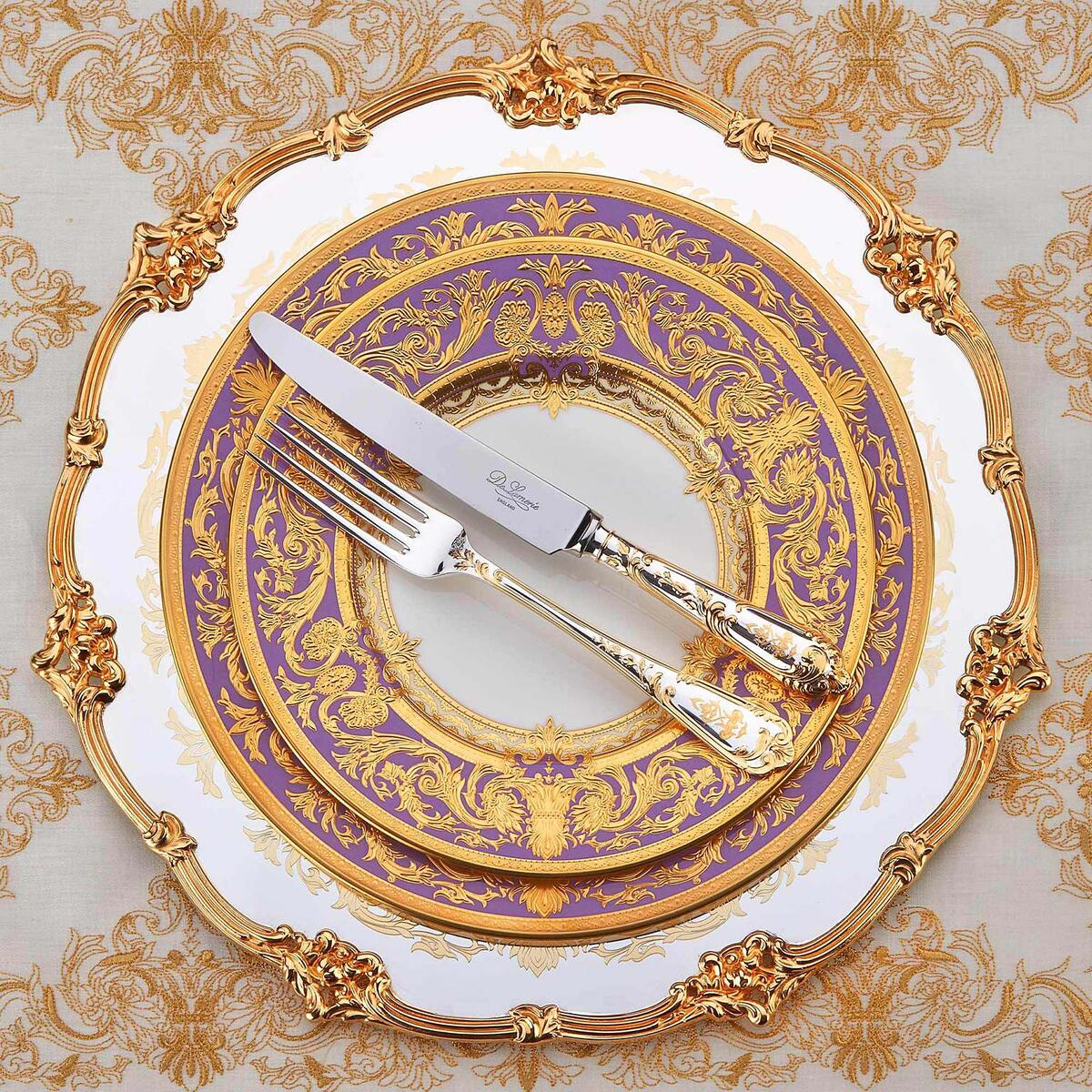 Роскошная коллекция столовой посуды «Empress» от компании «De Lamerie».