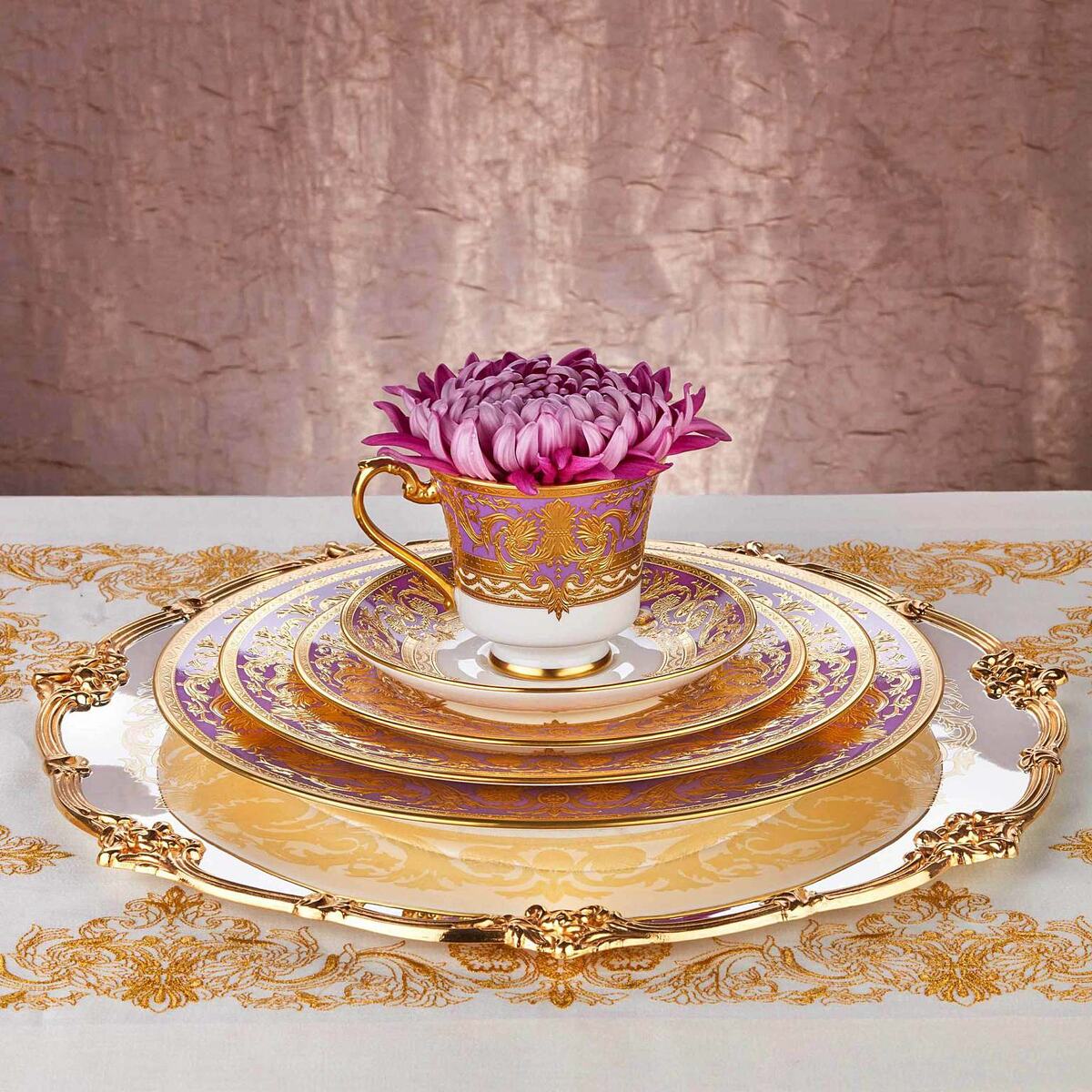 Роскошная коллекция столовой посуды «Empress» от компании «De Lamerie».