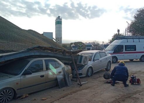 



📷


Специалисты продолжают разбирать конструкции. На месте работают две бригады скорой помощи, пожарно-спасательная часть №55, ДПС, кинологи, «Кубань-СПАС», сообщает МЦУ Краснодара в телеграме.