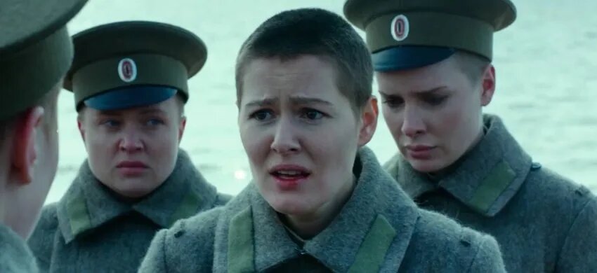Ради роли в драме актриса побрилась налысо. Кадр из фильма "Батальонъ", 2014, реж. Дмитрий Месхиев