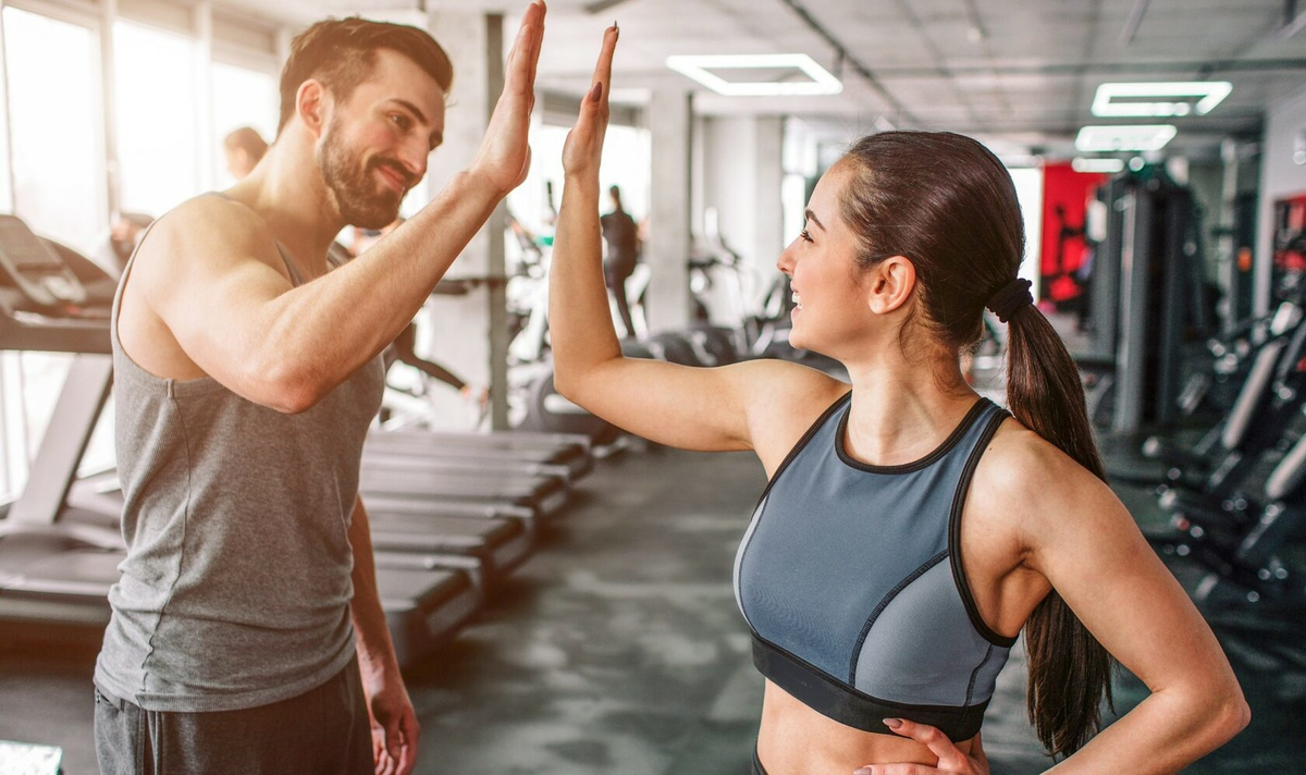 Занятие девушки с тренером мужчиной - этот норма. Но с оговорками