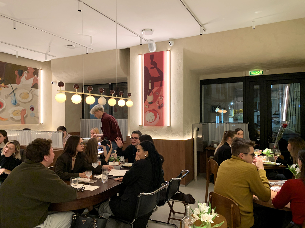 Интерьер первого этажа ресторана "Сенти Менти"