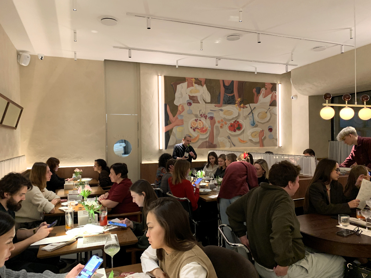 Интерьер первого этажа ресторана "Сенти Менти"