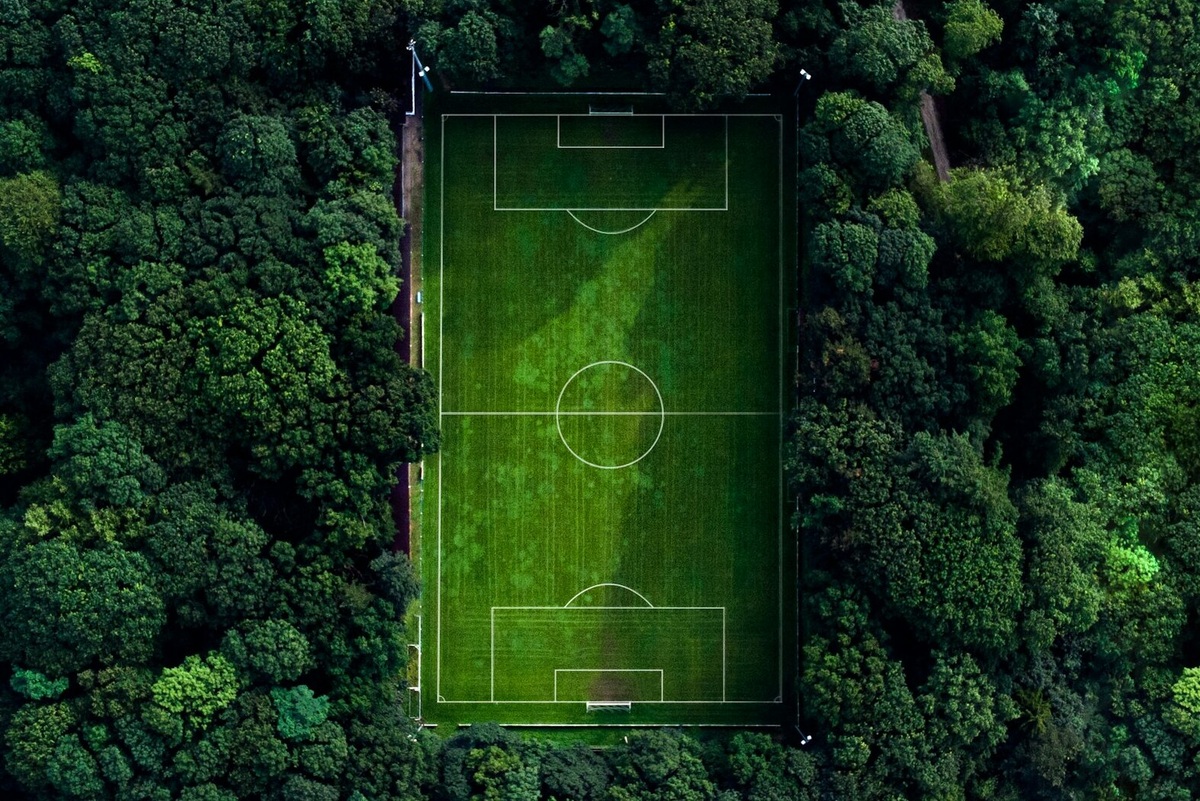     Важная метка: для чего в центре футбольного поля рисуют круг