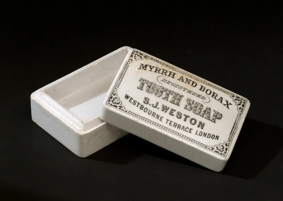 коробочка из-под зубного порошка, фарфор