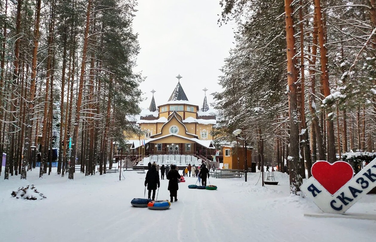 В резиденции можно покататься на ватрушках, горках и даже печи. Фото: Николай Прусов / Яндекс Карты