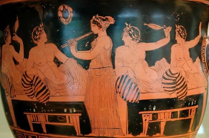 Изображения на амфорах дают некоторое представление об идеалах красоты древних эллинов. 