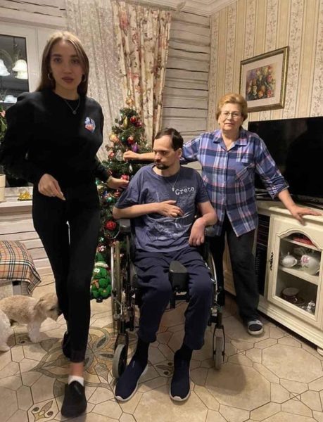    Алексей с женой и мамой