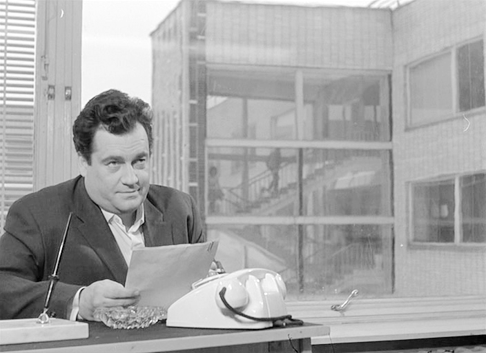 Эльдар Рязанов в своем фильме «Дайте жалобную книгу», 1965 год. Фото: Кинориум 