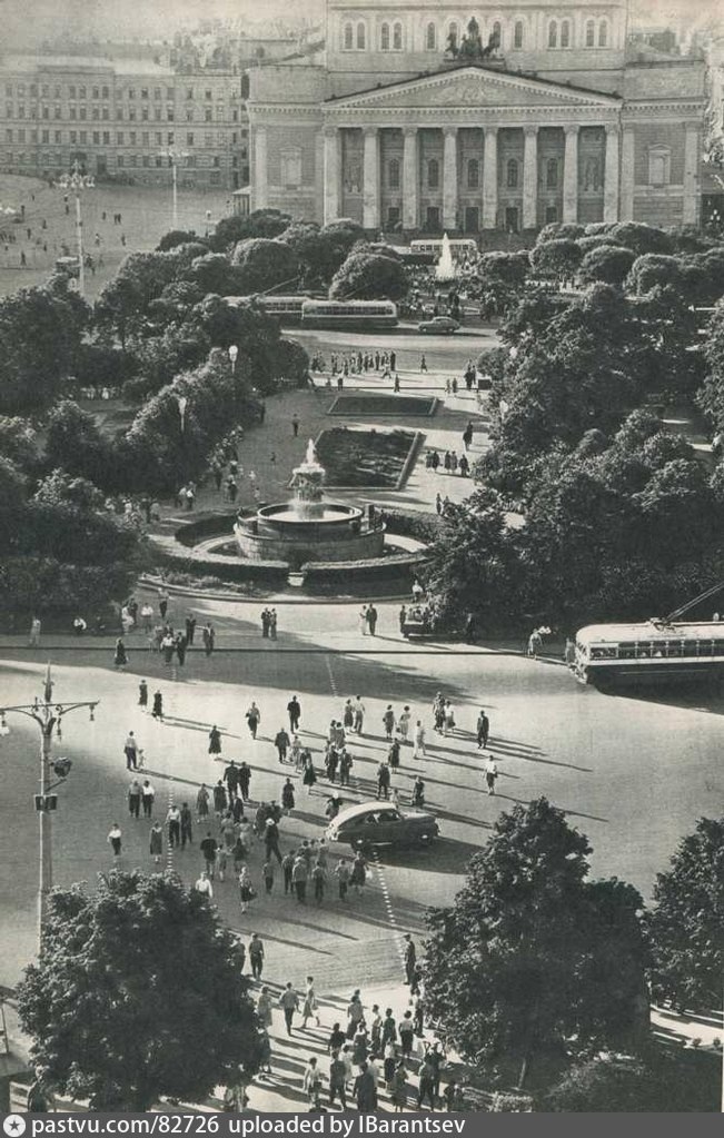 Театральная площадь, 1957 – 1960 г. Источник: https://pastvu.com/p/82726.