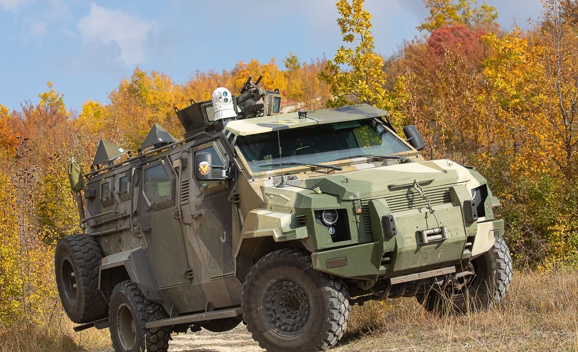 Streit Group - Spartan – бронеавтомобиль с колёсной формулой 4×4, разработанный канадской компанией Streit Group на шасси Ford-550. Наши ребята отжали этот бронеавтомобиль у хохлонацистов и немного модернизировали под свои задачи. Броневик служит на благо России в МО РФ, источник – Телеграм-канал Технофото LexKitaev