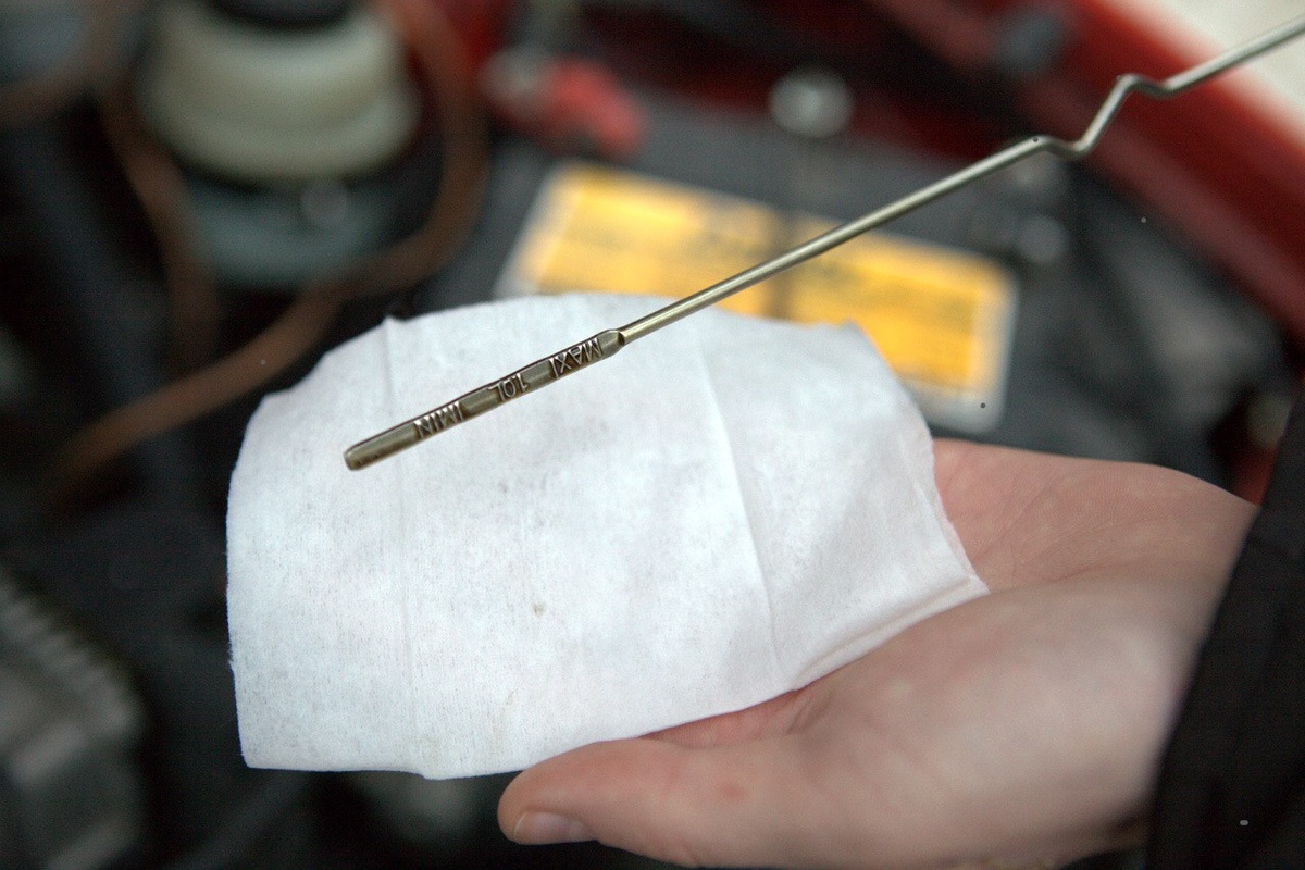 Уровни моторного масла на щупе