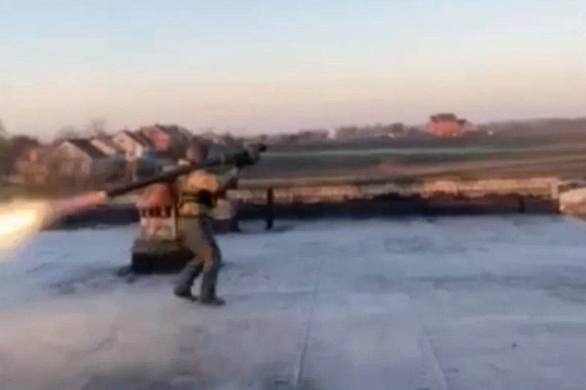    Зенитчица ВСУ выстрелила из ПЗРК по российскому «Калибру», а попала в дом