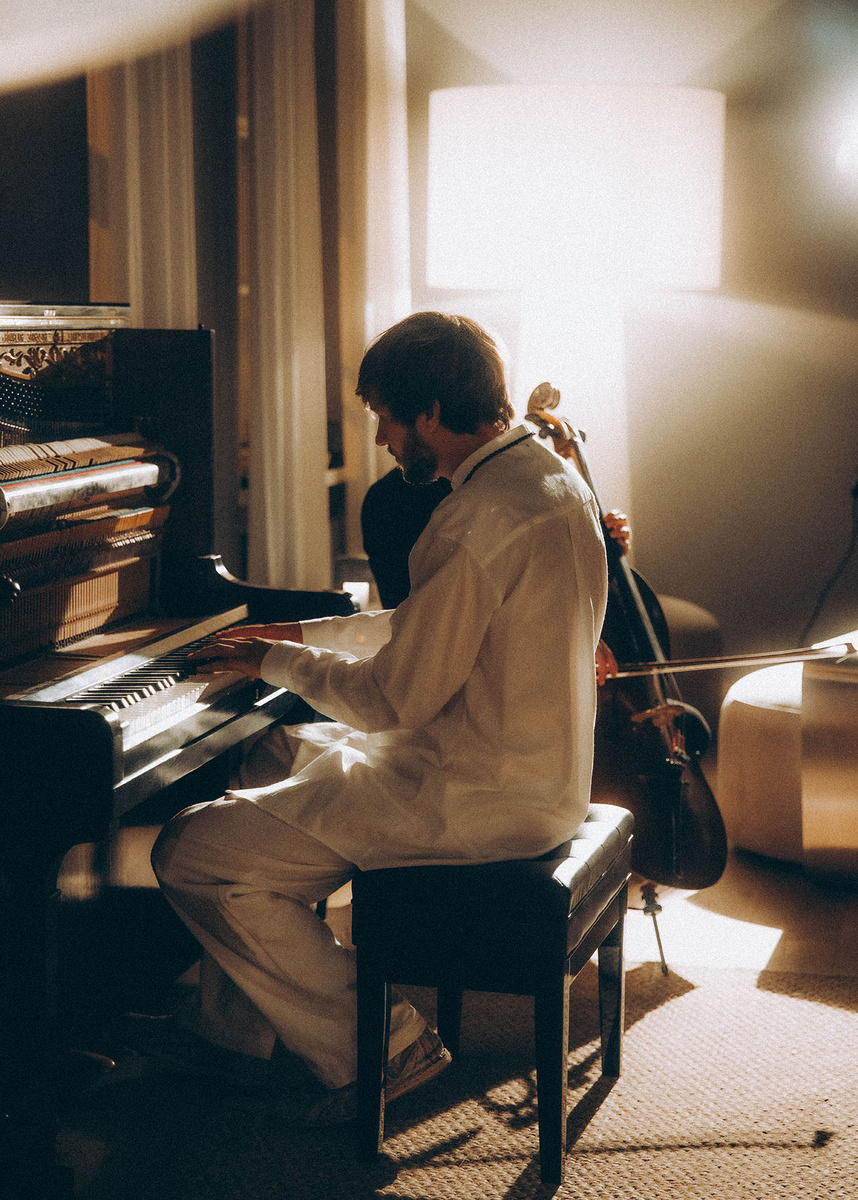    Глеб Андрианов и оркестр CINEMATICA