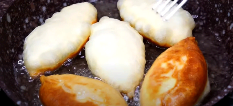 Готовлю "шустрое" тесто для пирожков на кефире (без дрожжей): Получаются мягкие, пышные, при жарке НЕ впитывают масло+✔️Полезные советы.