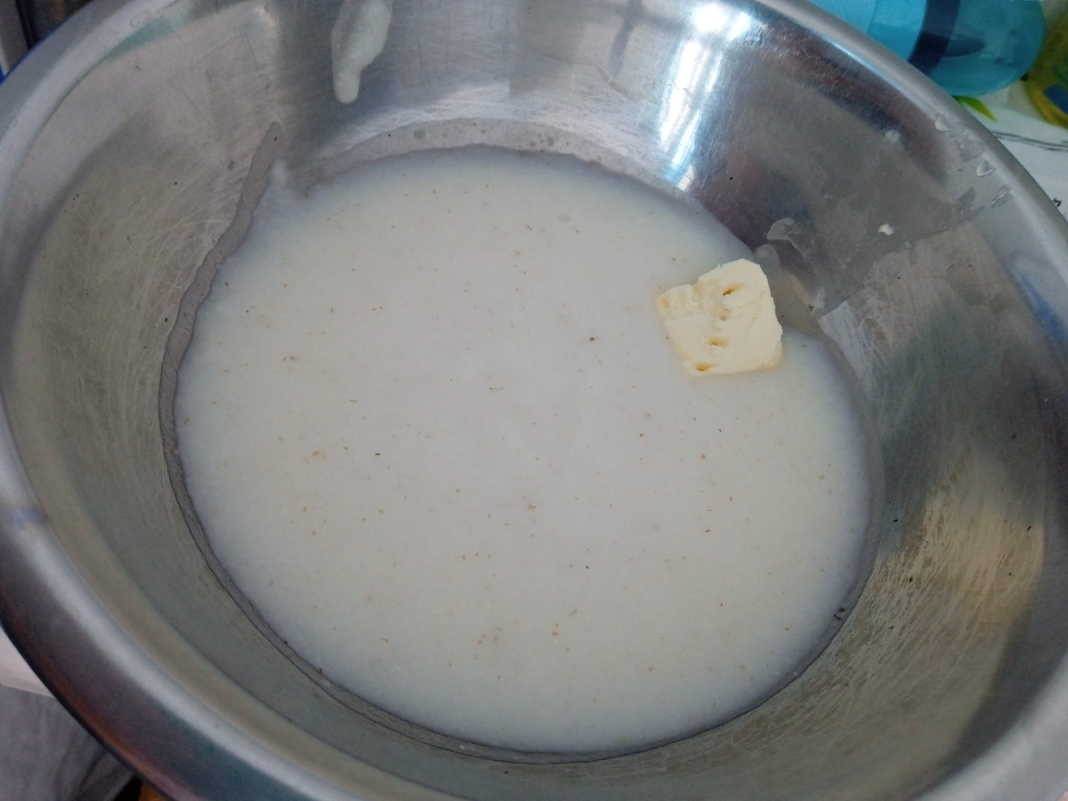 Манная каша со сливочным маслом на завтрак среды в родильном доме