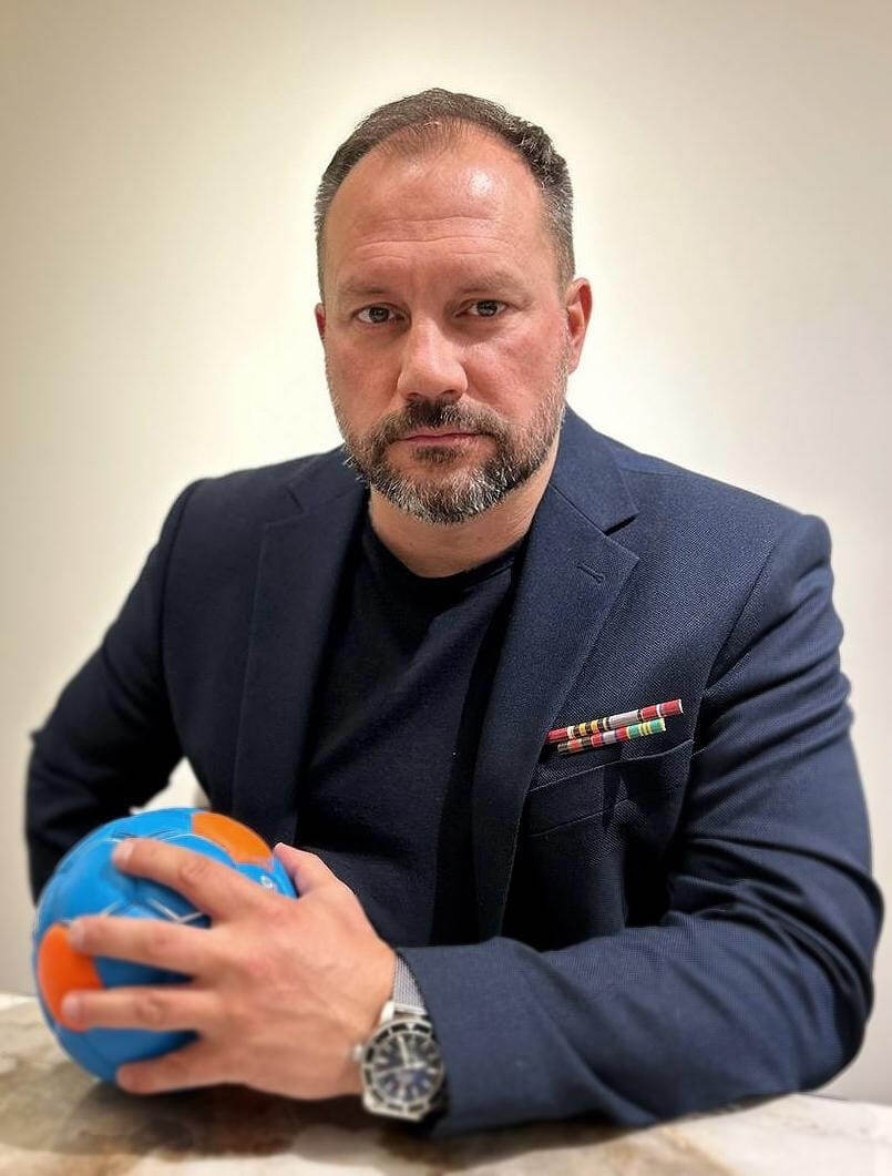    Артём Артёмов