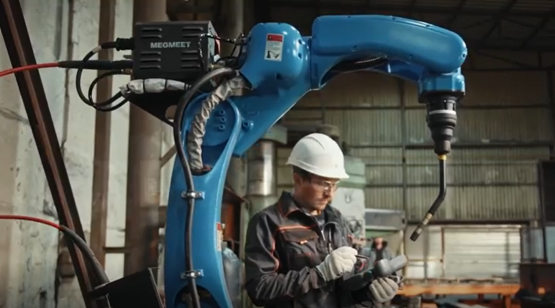 Сварочный робот, применяемый на заводе компании VABS