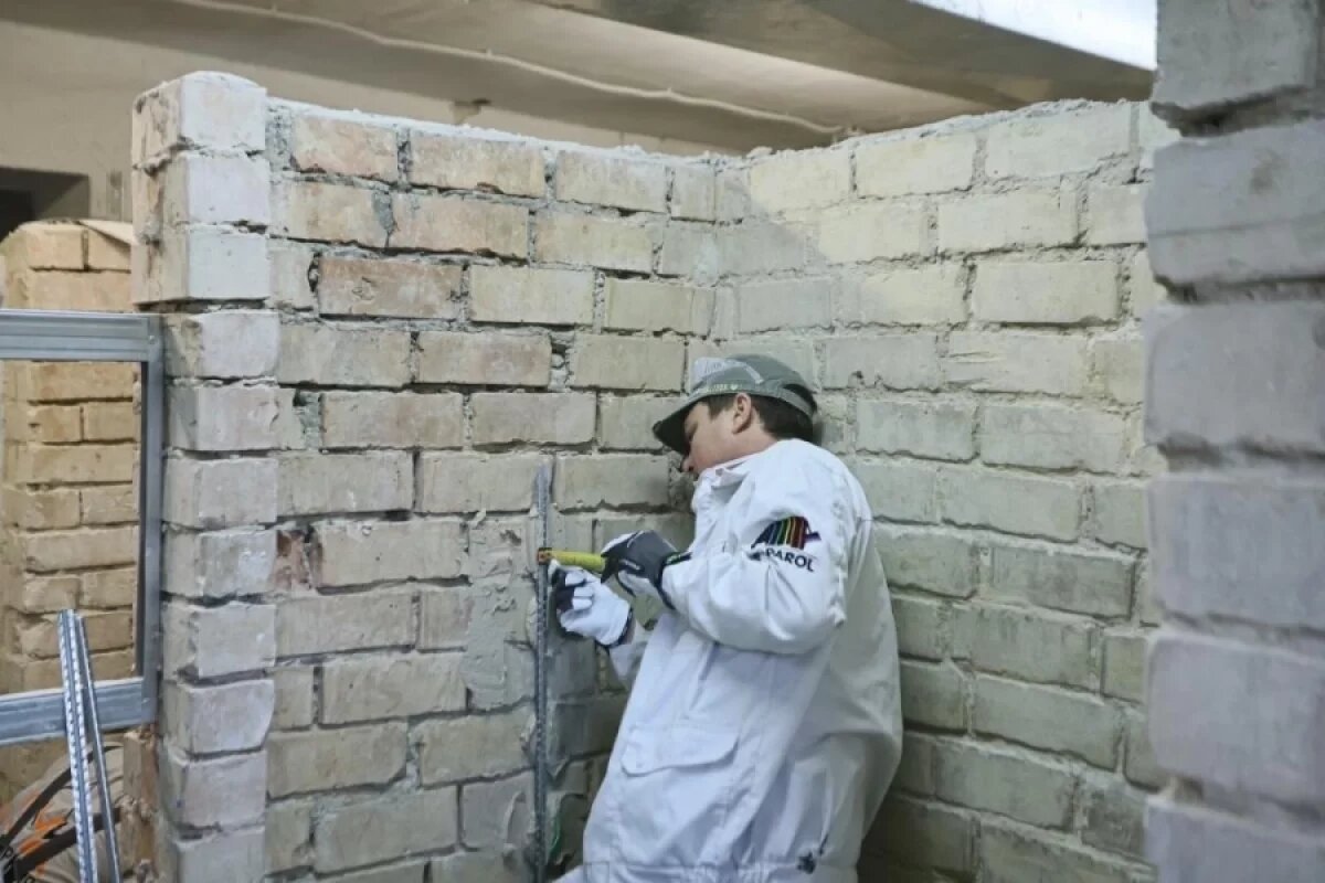    Участие в конкурсе «Лучший по профессии» в Пскове приняли семь штукатуров