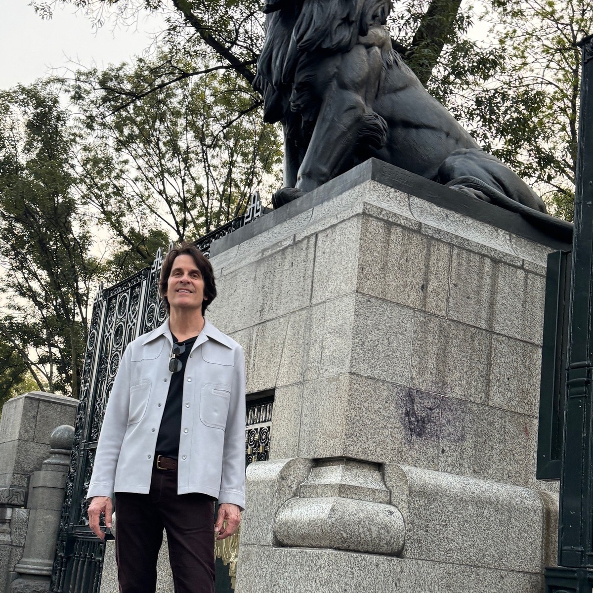 Расти в Музее современного искусства в Мехико, 2024, когда они с Полом были там по случаю турне. Соцсети Расти