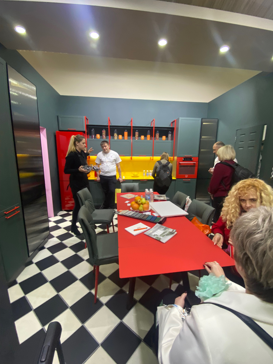 Колоритное решение кухонной зоны от российского производителя 💓