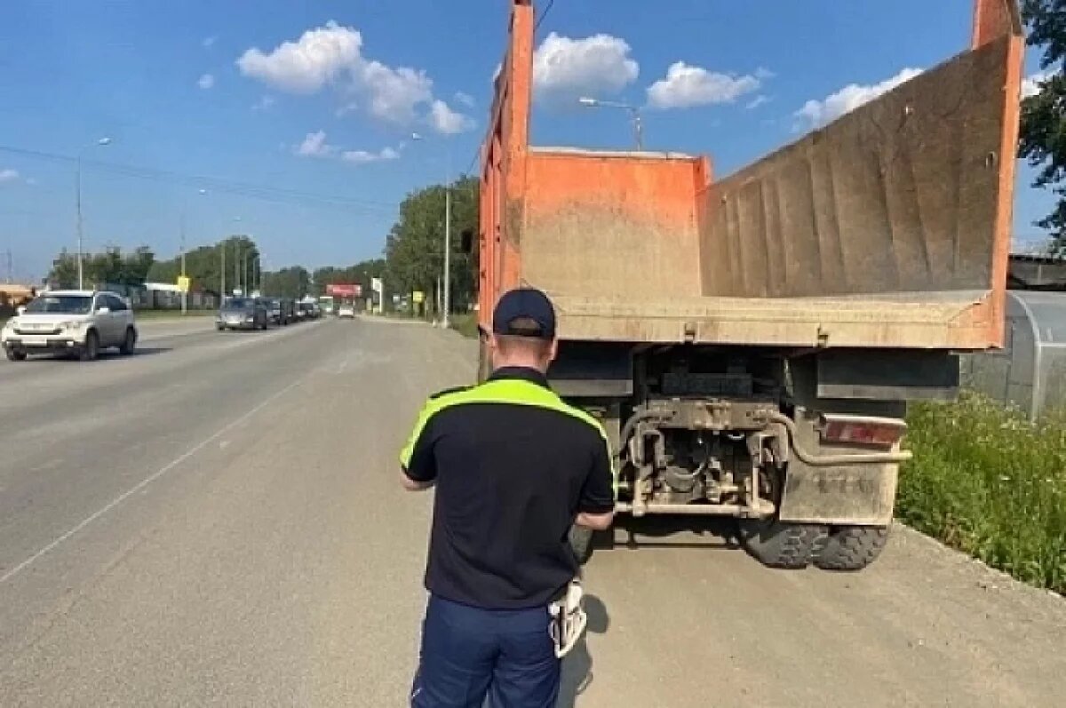    В Свердловской области более 80 водителей оштрафовали за перевес