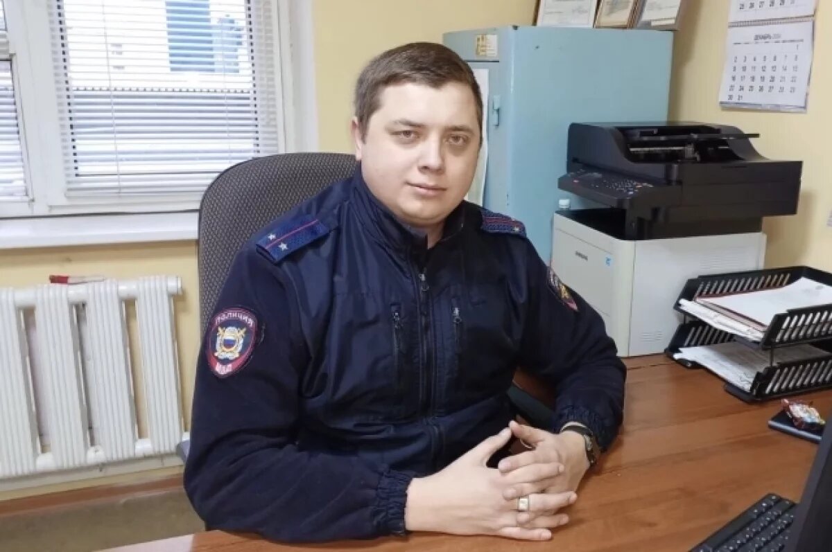    В Оренбурге полицейский спас парня от падения с высоты