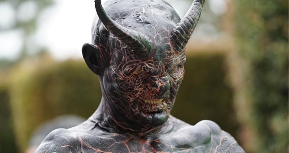 Кадр из фильма «Nightmare Cinema». Режиссеры: Алехандро Брюгес, Джо Данте, Мик Гэррис. Производство: Cinelou Films, Cranked Up Films, Good Deed Entertainment, Indy Entertainment, Nice Guy Productions. Прокат: MDfilm