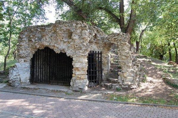 Искусственный каменный грот "Бельведер". Снимок из интернета