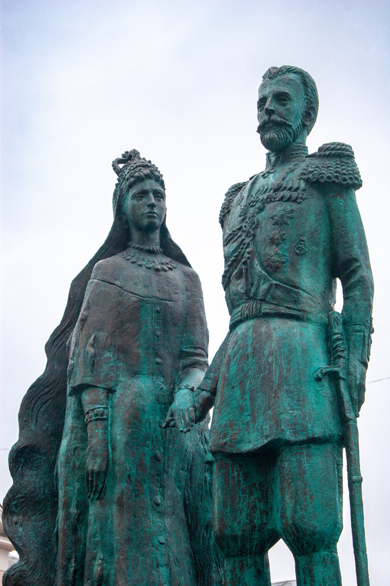 Памятник московскому генерал-губернатору Сергею Александровичу и его супруге Елизавете Фёдоровне.