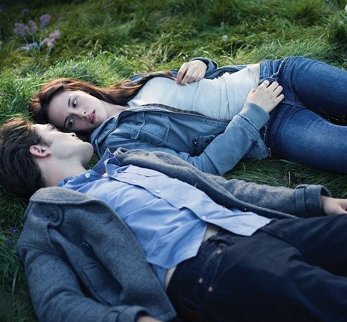 Роберт Паттинсон и Кристен Стюарт в фильме "Сумерки" (2008), реж. Кэтрин Хардвик