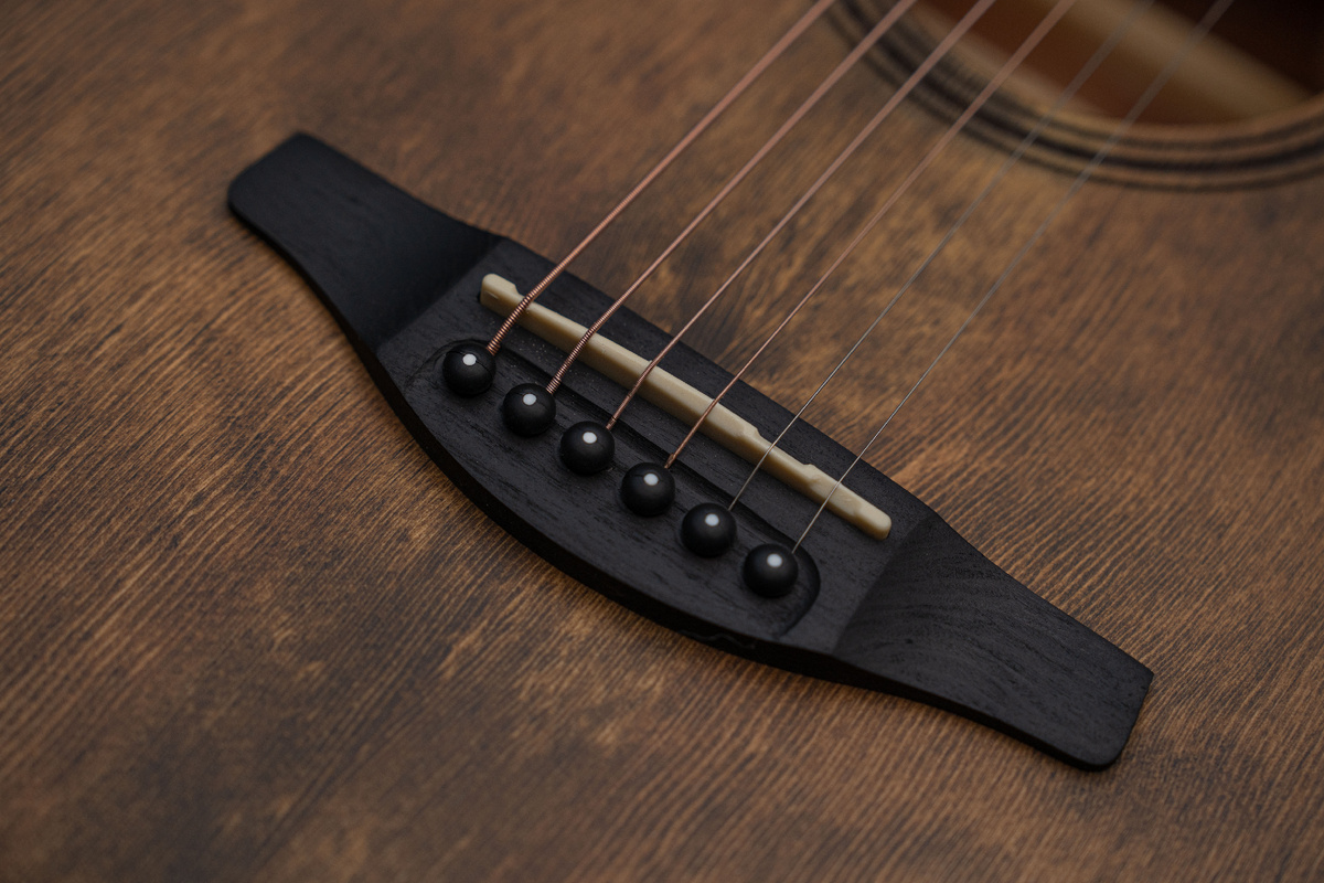 Порожек для струн на бридже акустической гитары Shinobi S-70